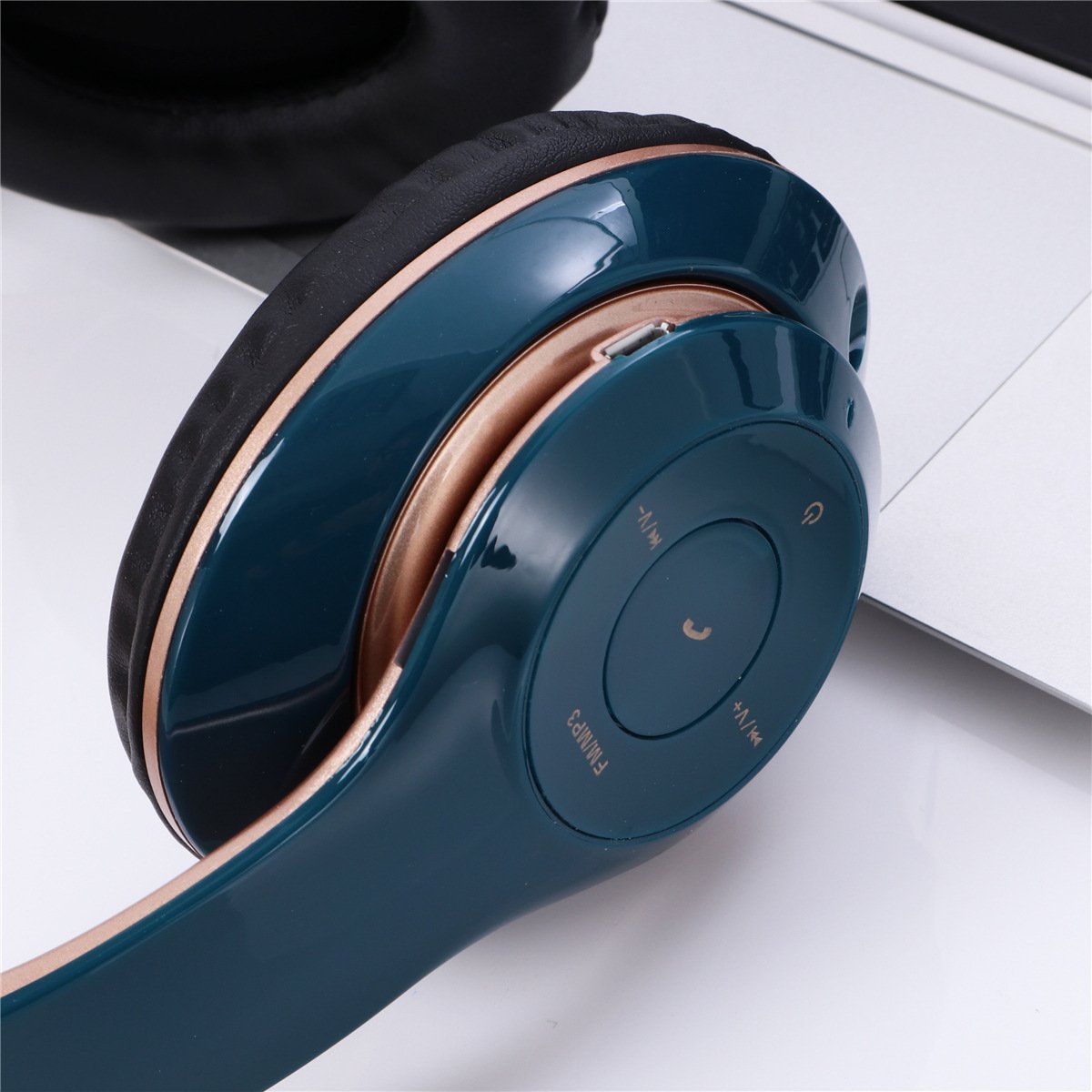 Luxury New Elegnat Sport and Fitness Wireless Headphones for Listening Music NEW2020 Trend