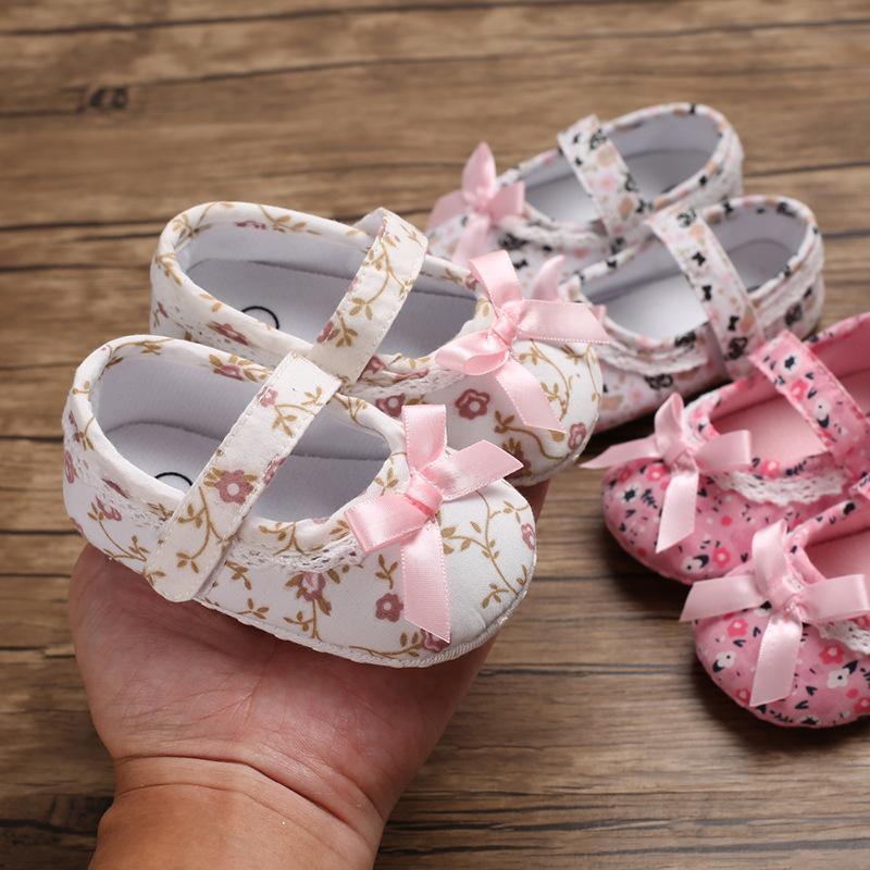 Sweet Princess White Floral Baby Girls Cotton Crib Shoes Soft Sole Anti-slip Elegant Design Shoes For Baby Girls