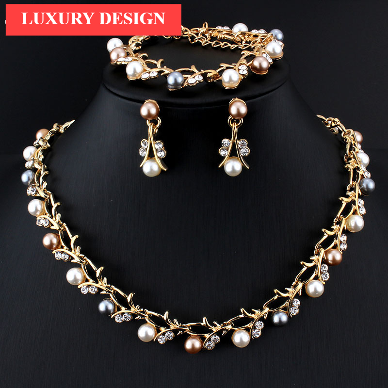 Luxury Deigner Pearl Wedding Necklace Earring Sets Bridal Jewelry Sets for Women Elegant Necklace Earrings and Brecelet in One Set