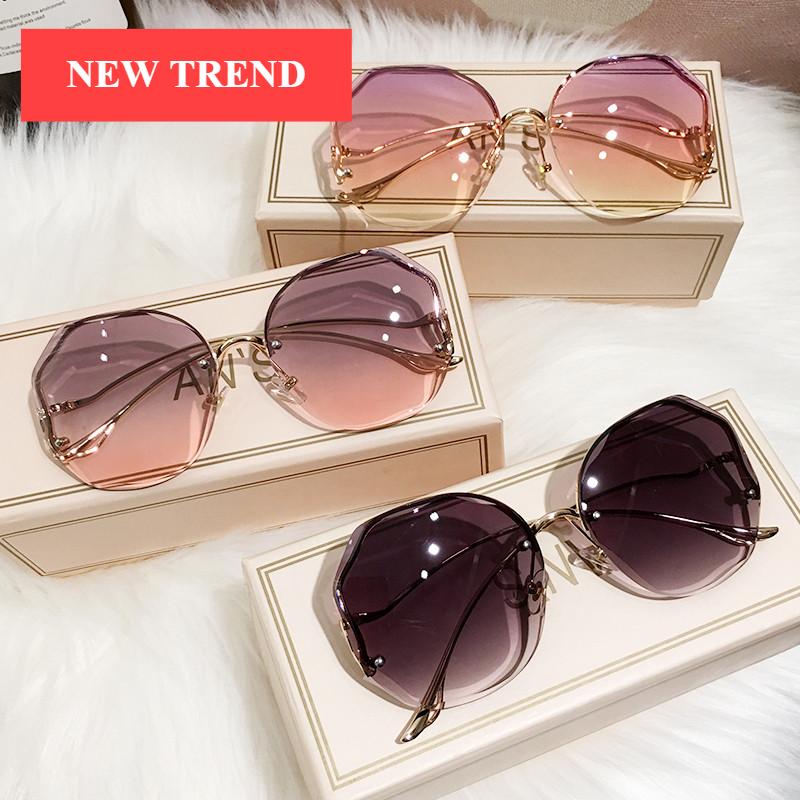 Fashion Gradient Women and Girls Modern Hexagon Metal Sunglasses For Summer In Elegant Retro Post Modern Style With UV400 Protection