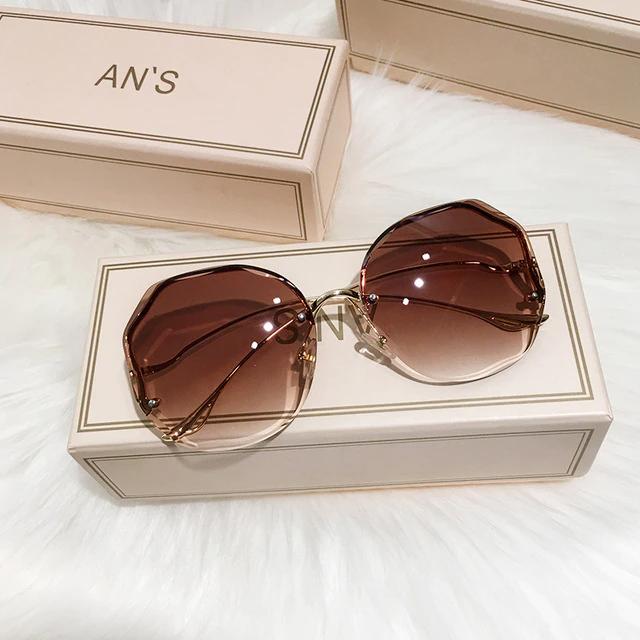 Fashion Gradient Women and Girls Modern Hexagon Metal Sunglasses For Summer In Elegant Retro Post Modern Style With UV400 Protection