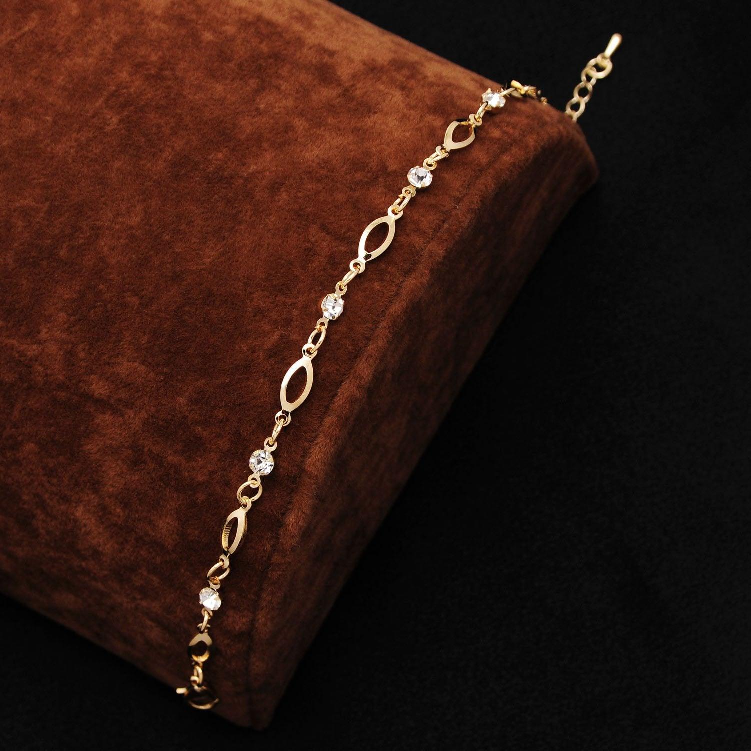 Luxury Modern Elegant Diamond Heart Chain Bracelet Gold Color for Women Love Heart Link Bracelet In Shiny Design