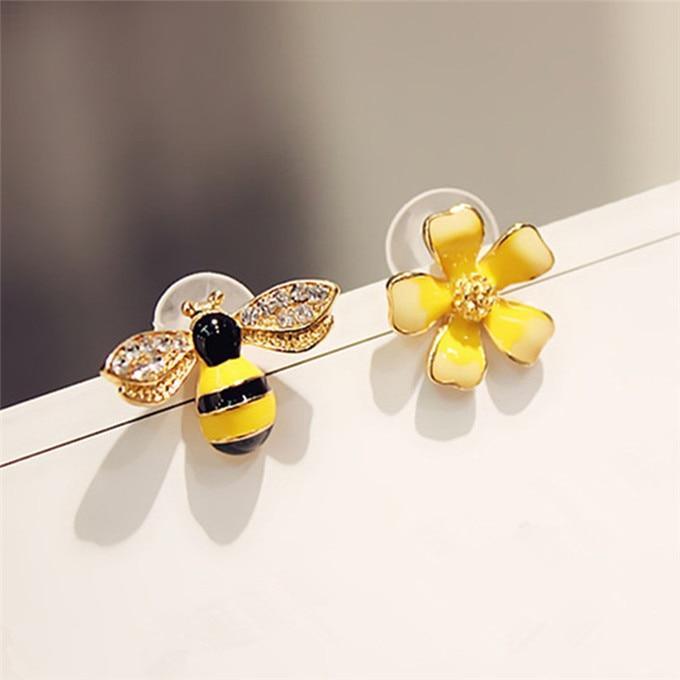 Luxury Modern Trend New Korean Retro Asymmetric Butterfly Imitation Pearl Earrings Fashion Round Flower For Women and Girls