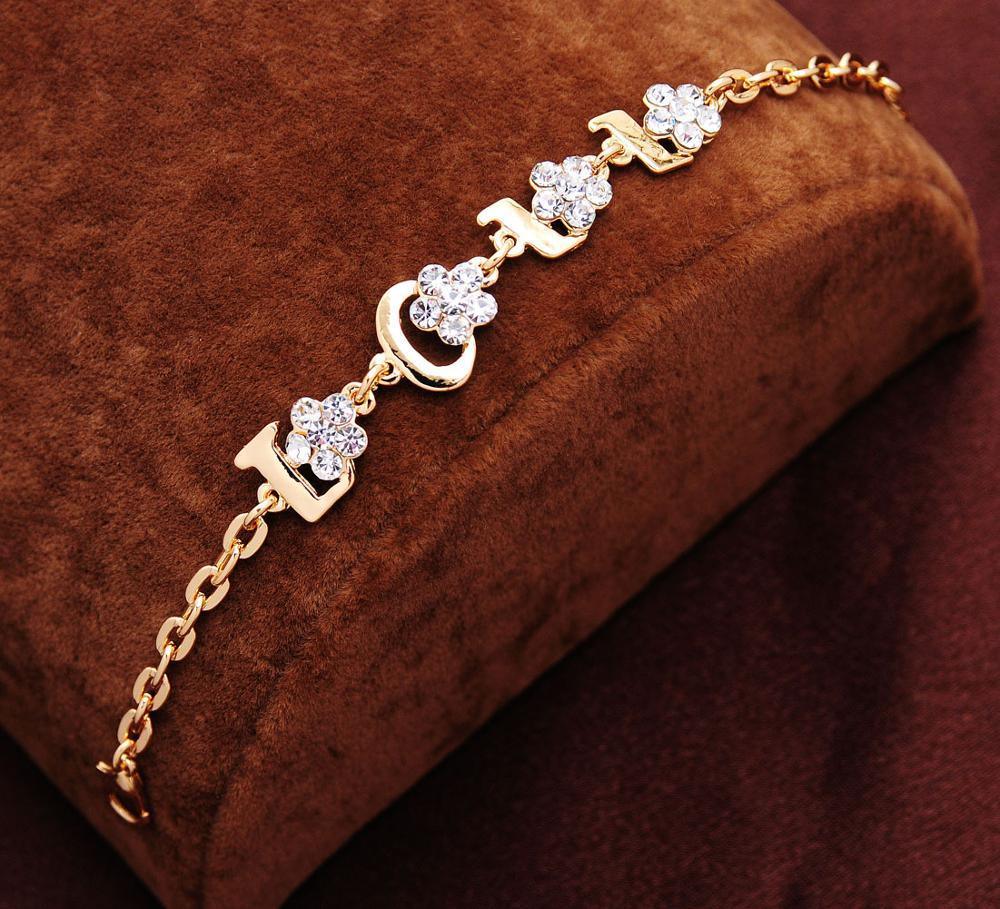 Luxury Modern Elegant Diamond Heart Chain Bracelet Gold Color for Women Love Heart Link Bracelet In Shiny Design