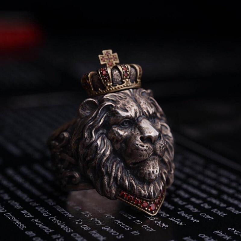 Luxury High Quality Stainless Steal Punk Animal Lion With Diamond Crown Ring For Men In Gothic Luxury Modern Elegant Design And Style