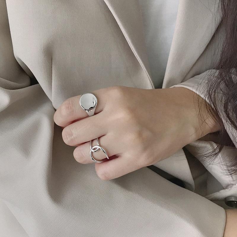 Fashion Golden Metal Rings for Women In Geometric Interesting Cross Twist Minimalist Style Ring For Party Made in Jewelry Style Excelent For Gift