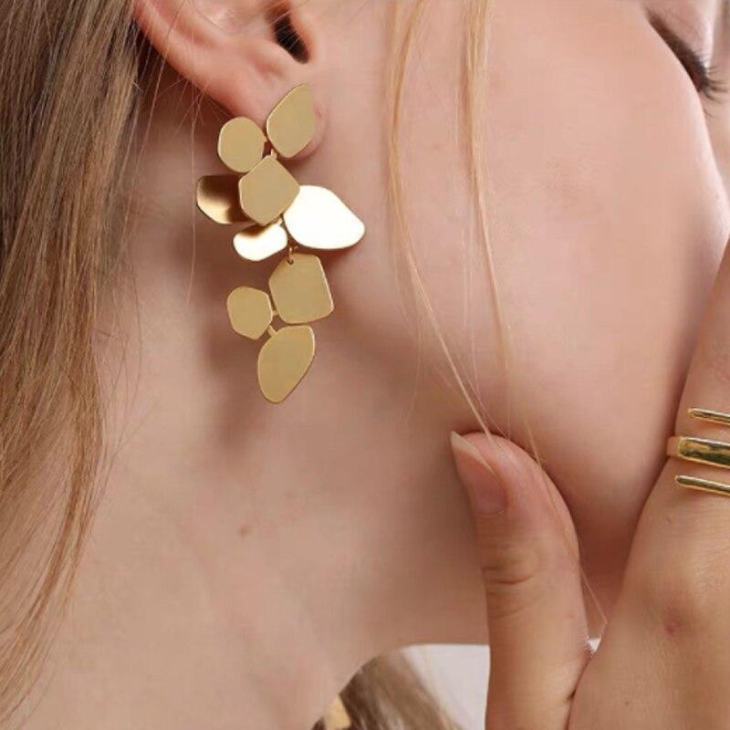 Charming Elegant Big Flowers Drop Earrings for Women Luxury Butterfly Gold Metal Pearl Stone New Leaf Jewelry