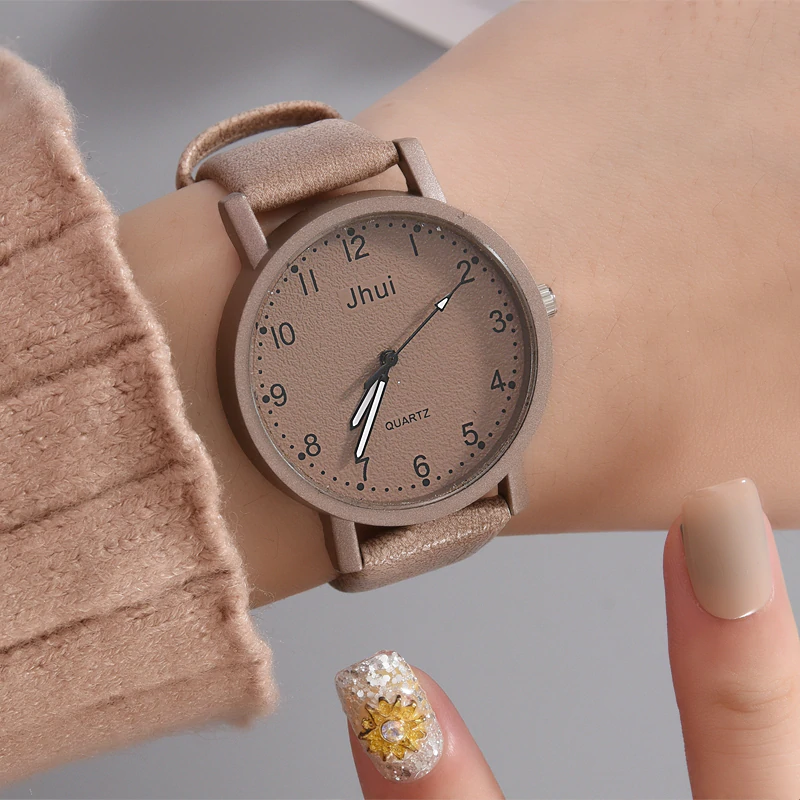 New  Women's Fashion Leather Wrist Watch For Women and Ladies Excelent Gift  For Women and Girls