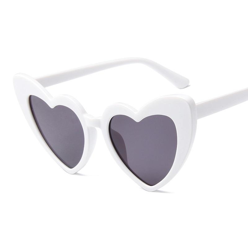 Elegant Retro  Love Heart Sunglasses Women Big Frame Personality Sunglasses Fashion Cute Retro Cat Eye Vintage Sunglasses  For Women and Girl