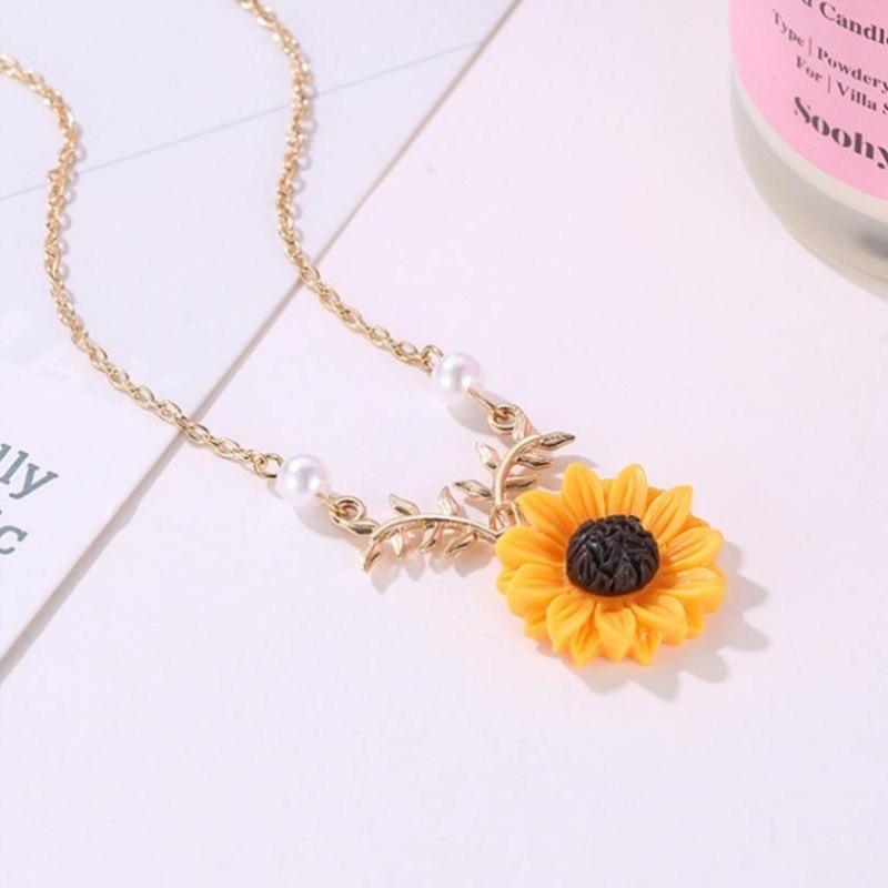 Pearl New Creative Sunflower Pendant Necklaces In Vintage Fashion Daily Jewelry Temperament Cute Sweater Style Necklaces for Women