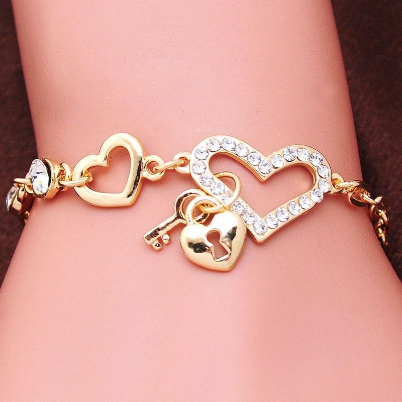 Luxury Modern Elegant Diamond Heart Chain Bracelet Gold Color for Women Love Heart Link Bracelet In Shiny Design