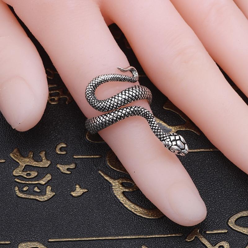 Fashion Retro Exaggerated Spirit Snake Ring Personality Punk Wind Snake-Shaped Nightclub Style  Ring For Women and Girs Student Trend Jewelry Design