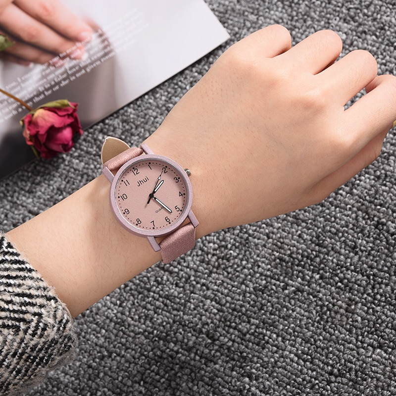 New  Women's Fashion Leather Wrist Watch For Women and Ladies Excelent Gift  For Women and Girls