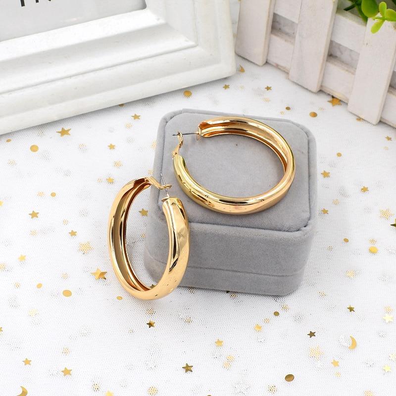 New Minimalist Gold Metal Large Circle Geometric Round Big Hoop Earrings for Women and Girl In Wedding Party Jewelry Style