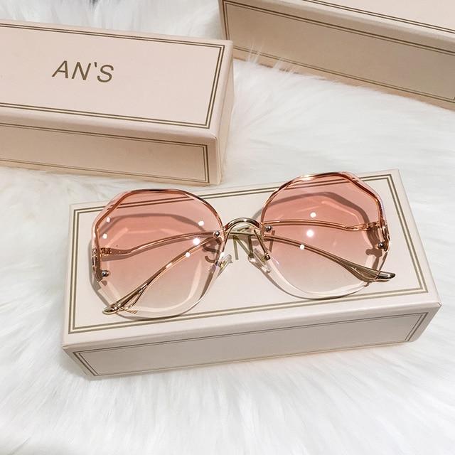 Fashion Gradient Women and Girls Modern Hexagon Metal Sunglasses For Summer In Elegant Retro Post Modern Style With UV400 Protection