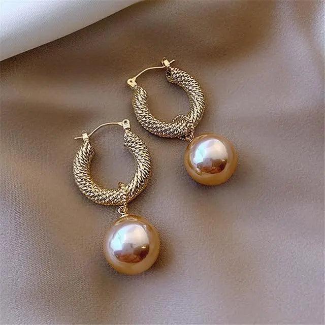 Luxurious Crystal Moon Pearl Women’s Earrings Lavish Style Partywear For Ladies And Girls Fashionable Design - 5