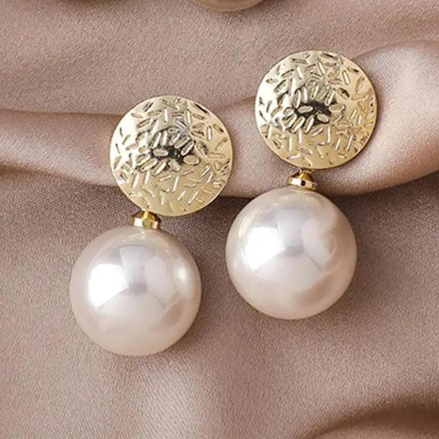 Luxurious Crystal Moon Pearl Women’s Earrings Lavish Style Partywear For Ladies And Girls Fashionable Design - 11