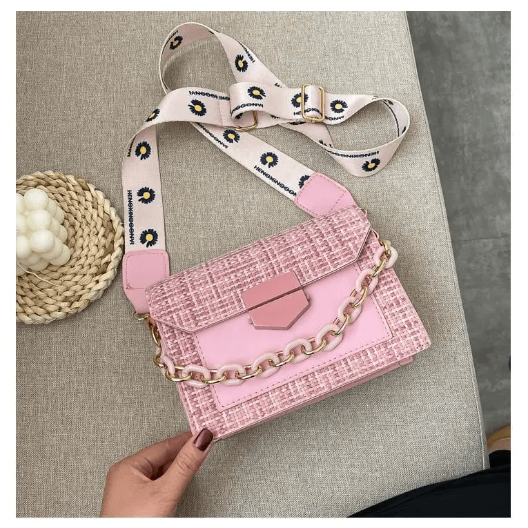 Luxury Wide Strap Shoulder Bags for Women And Girls Designer Lady Handbags and Purses Fashionable Chain Messenger