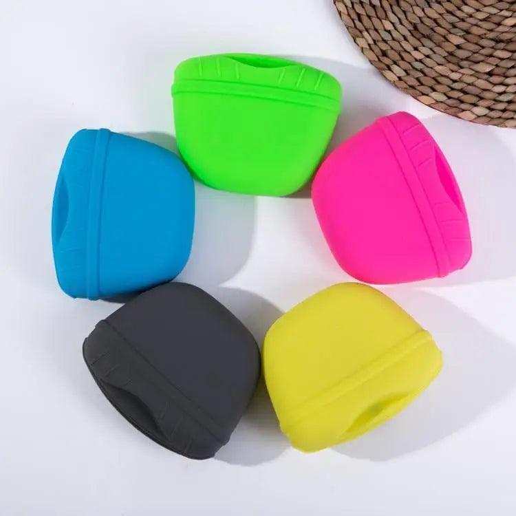 Portable Dog Training Treat Pouch Substantial Clip Cool Outdoor Feed Storage Pouch Waist Bags For Pets - STEVVEX Pet - 727, dog training feed bags, dogs food pouch, dogs treat bag, feed storage pouch, food reward waist bags, outdoor dog treat bag, outdoor feed pouch, pet feed bag, pet feed pouch, pet feed storage pouch, pet treat pouch, pets feed storage pouch, silicone dog treat bag, silicone dog treat pouch, training treat pouch, treat bag for dogs, treat pouch for dogs, waist bags for dogs - Stevvex.com