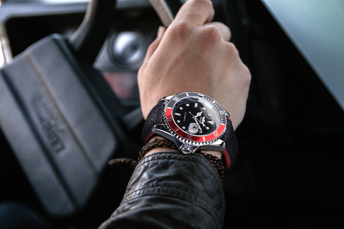 2021 Fashion Black Red Sport Mens Watches Luxury Luminous Hands Watch Elegant Leather Strap Design