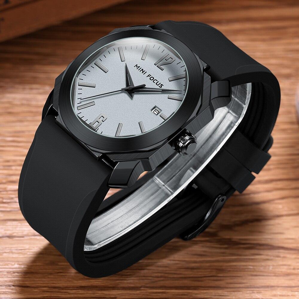 Classic Sport Men's Watch Fashion Round Waterprof Quartz Wrist Watch Elegant Silicone Strap Stylish Design