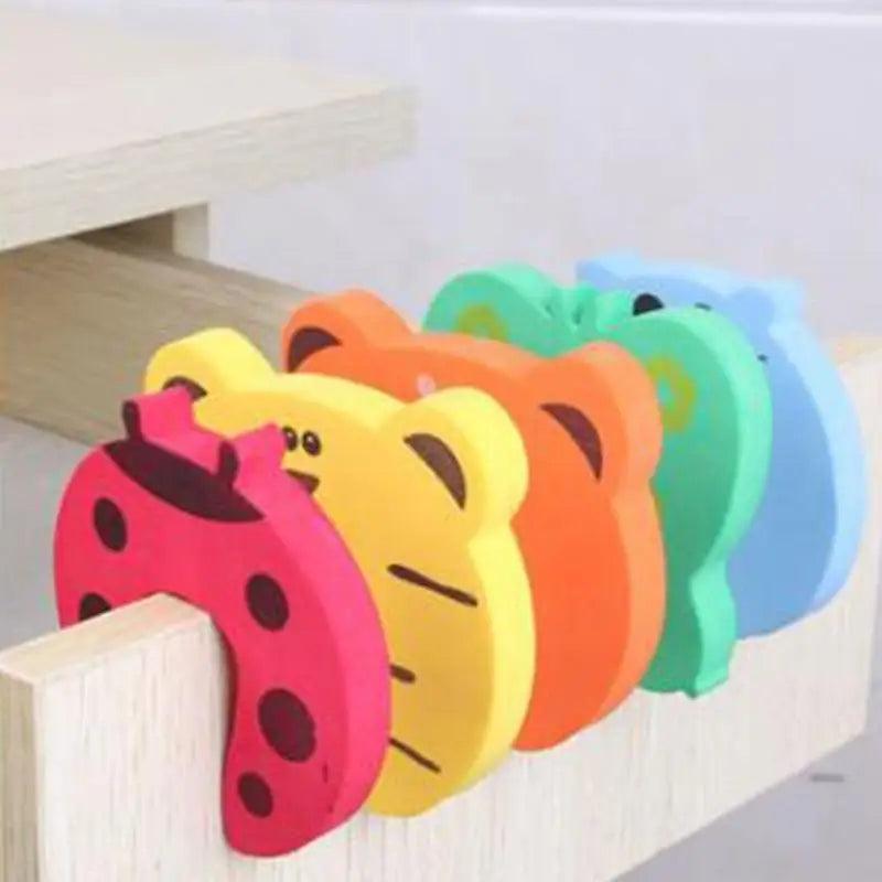 Protection Baby Safety Cute Animal Security Door Stopper Baby Card Lock Newborn Care Child Finger Protector - STEVVEX Baby - baby, baby cabinet locks, baby care products, baby items, baby locks, baby safety, baby safety products, infant safety products, infants safety, kids, kids safety products, newborn care, toddlers safety lock, toddlers products - Stevvex.com