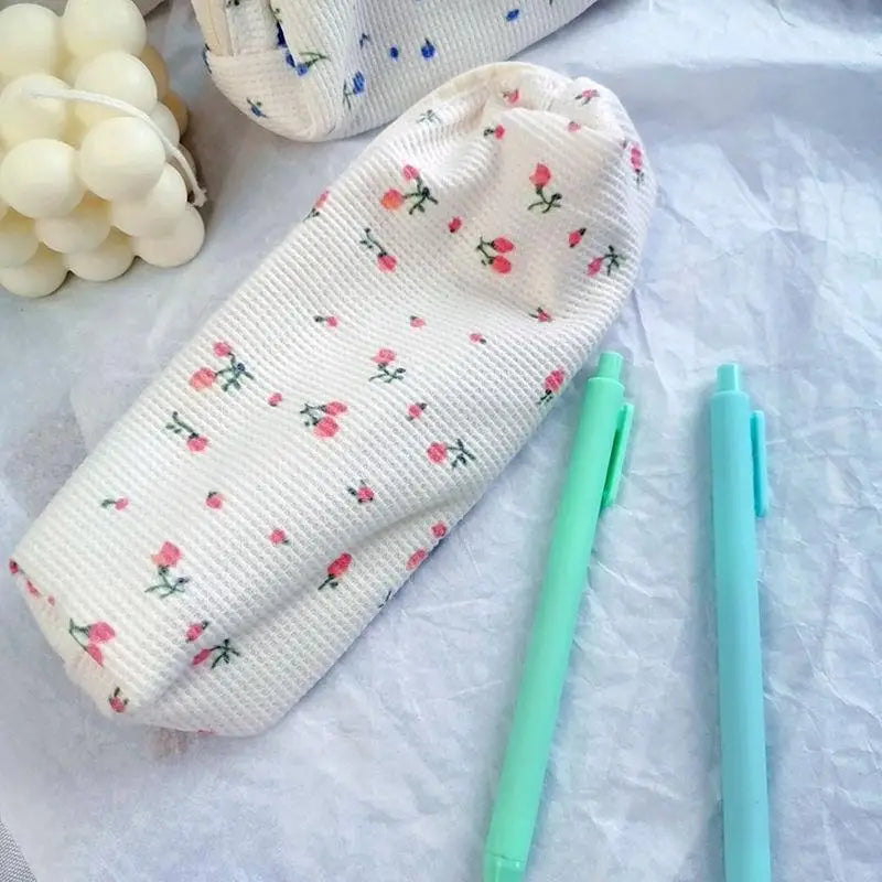 Simple Small Flowers White Fresh Style Pencil Bag Students Pencil Cases Unique Makeup Lightweight Cosmetic Bag Pouch