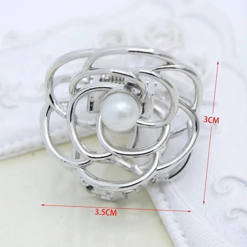 Stylish Geometric Hair Claw For Women Classic Design Metal Claw Clips Hollow Non - slip Hair Catch Jaw Clamp for Women