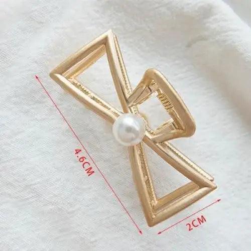 Stylish Geometric Hair Claw For Women Classic Design Metal Claw Clips Hollow Non - slip Hair Catch Jaw Clamp for Women