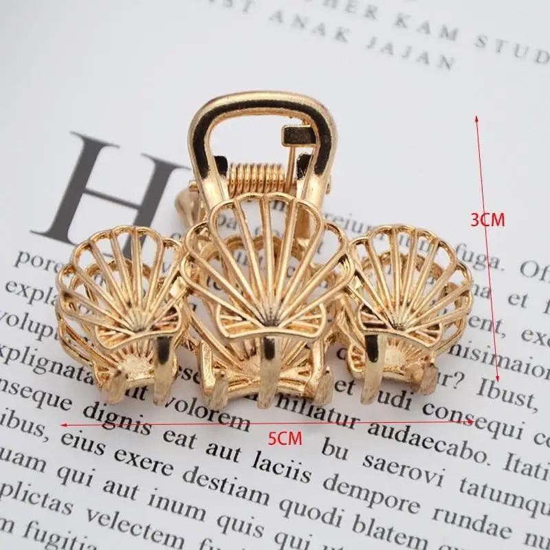 Stylish Geometric Hair Claw For Women Classic Design Metal Claw Clips Hollow Non - slip Hair Catch Jaw Clamp for Women