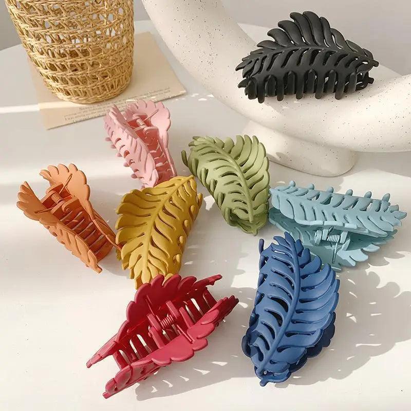 Stylish Large Leaf Non Slip Matte Hair Claw Clips Barrettes Trendy Women’s Fashion Strong Hold Claw Clips Leaf Shape