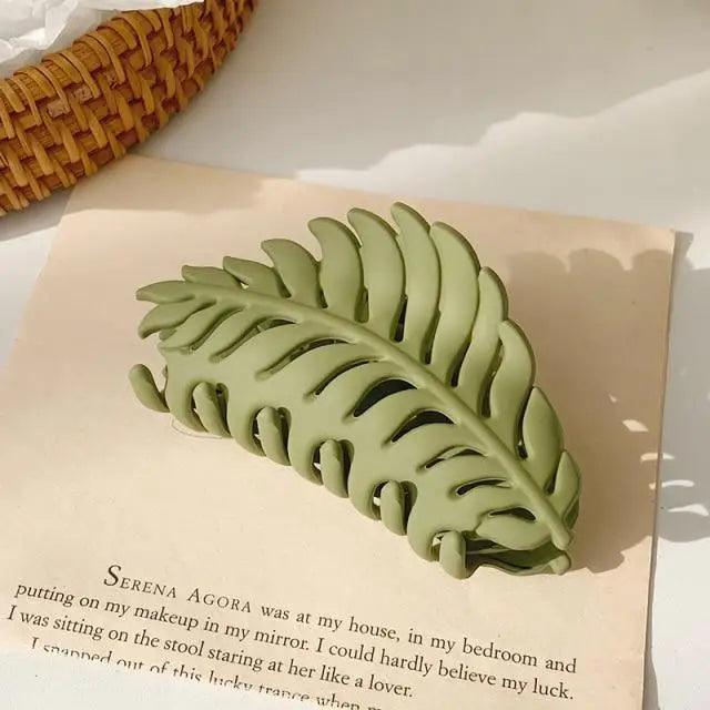 Stylish Large Leaf Non Slip Matte Hair Claw Clips Barrettes Trendy Women’s Fashion Strong Hold Claw Clips Leaf Shape