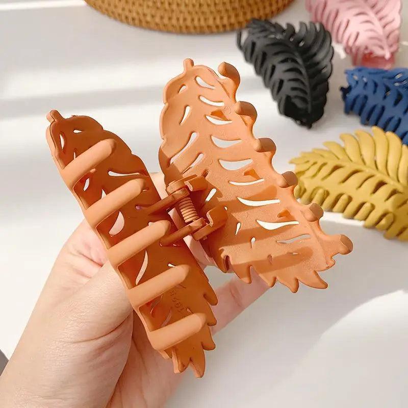 Stylish Large Leaf Non Slip Matte Hair Claw Clips Barrettes Trendy Women’s Fashion Strong Hold Claw Clips Leaf Shape