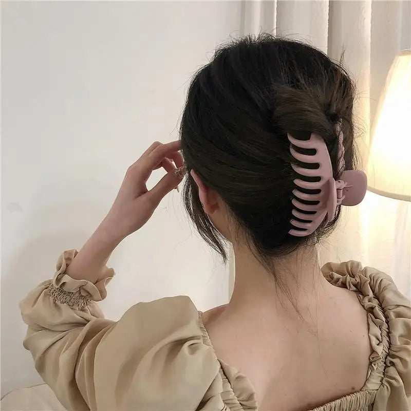 Trendy Matte Hair Claw Clips Nonslip Perfect Jaw hair clamps for Women Stylish Hair Clips Hair Pins Hair Styling Tools