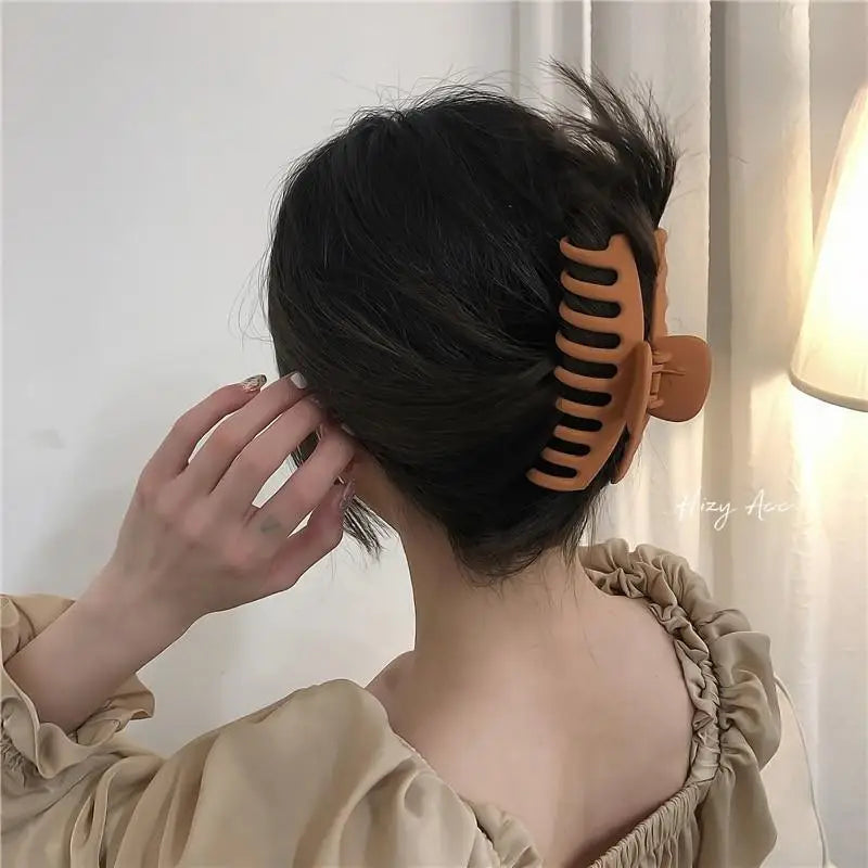 Trendy Matte Hair Claw Clips Nonslip Perfect Jaw hair clamps for Women Stylish Hair Clips Hair Pins Hair Styling Tools