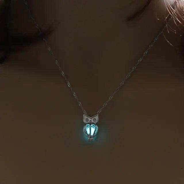 Unique Design Glowing Discoloration Moon Chain Necklace For Women And Girls Luminous Stone Pendant Necklaces