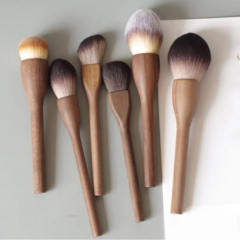 Vintage Style 1Pcs European Wood Handle Makeup Brush High Quality Loose Powder Brush Foundation Brush Super Soft