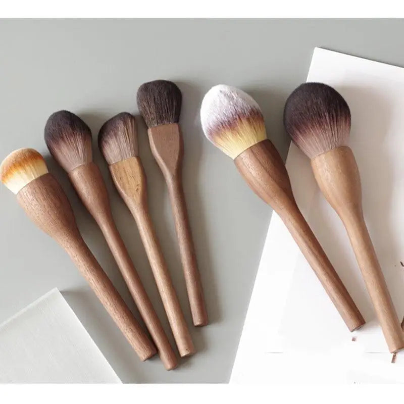 Vintage Style 1Pcs European Wood Handle Makeup Brush High Quality Loose Powder Brush Foundation Brush Super Soft