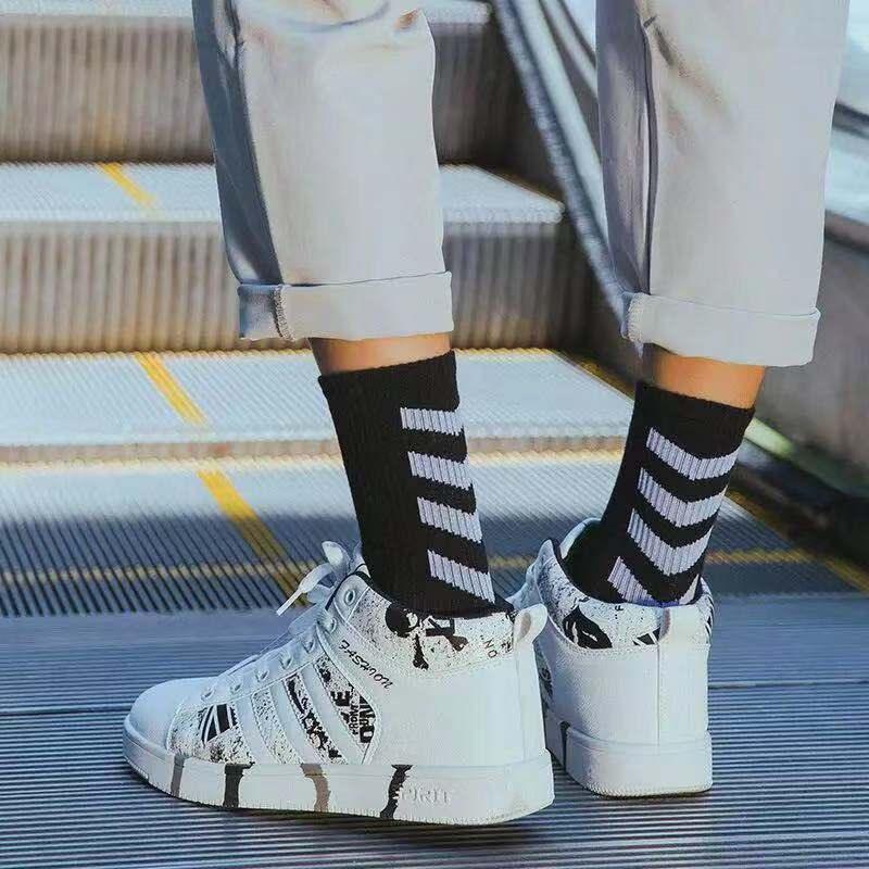 1 Pair Brand New Fashion Pure Cotton Black White Crew Unisex Socks Sports High Skateboard Blaze Street Wear Happy Long Warm Winter And Autumn Socks For Men And Women