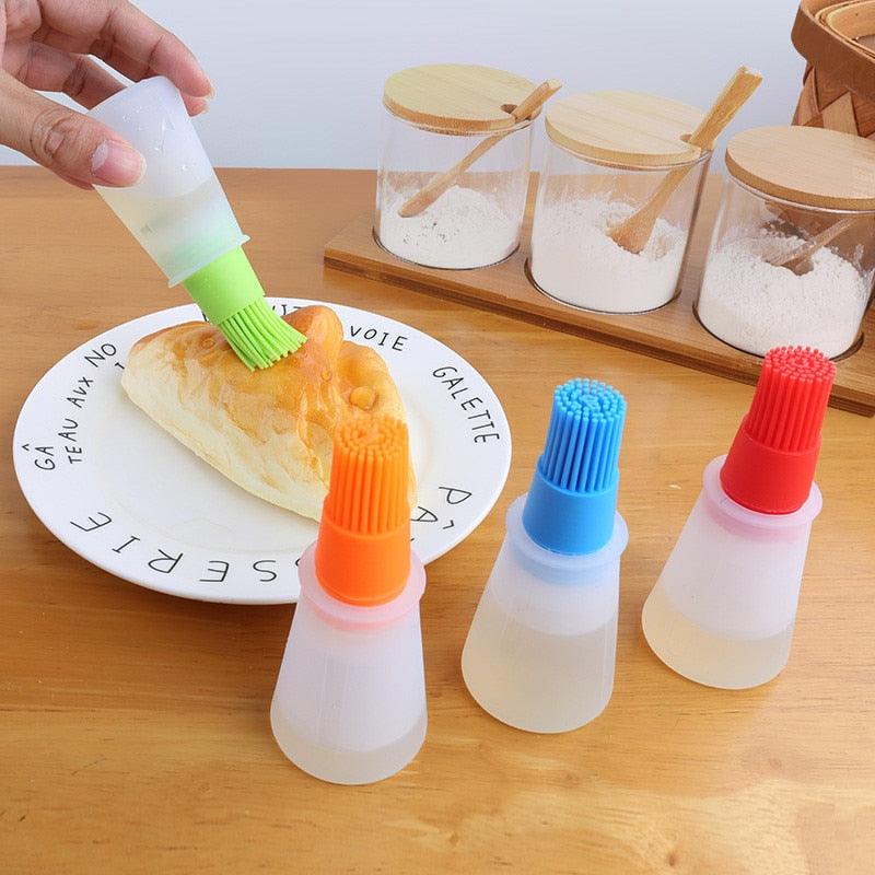 1 Pcs Portable Silicone Oil Bottle with Brush Grill Oil Brushes Liquid Oil Pastry Kitchen Baking BBQ Tool Kitchen Tools for BBQ Silicone Oil Container with Brush Spray Bottle Oil Dispenser for Kitchen Cooking BBQ