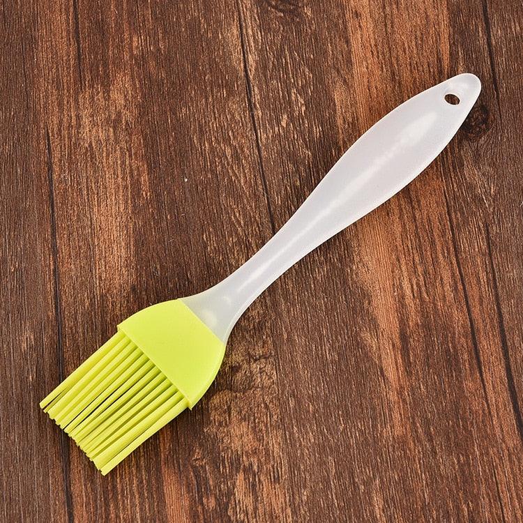 1 Pcs Portable Silicone Oil Bottle with Brush Grill Oil Brushes Liquid Oil Pastry Kitchen Baking BBQ Tool Kitchen Tools for BBQ Silicone Oil Container with Brush Spray Bottle Oil Dispenser for Kitchen Cooking BBQ