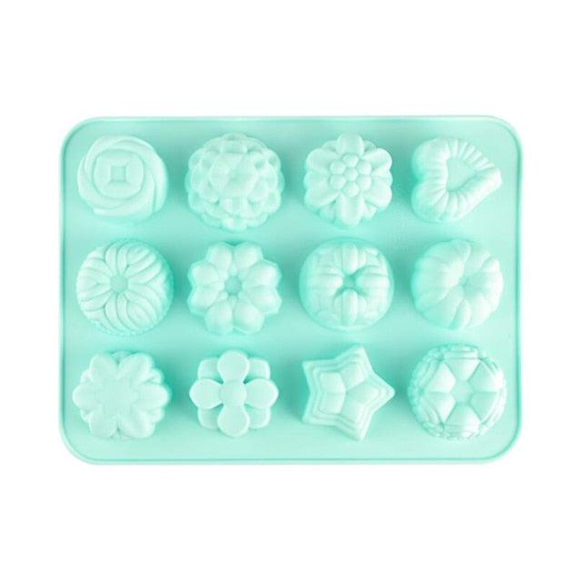 12 Emoticons Ice Mould Silicone Baking Mold Cake Candy Chocolate Sugar Ice Pastry Food Mold Funny Multifunction Kitchen Bar Tool Silicone Emoji Molds Flexible Molds Kitchen Accessories