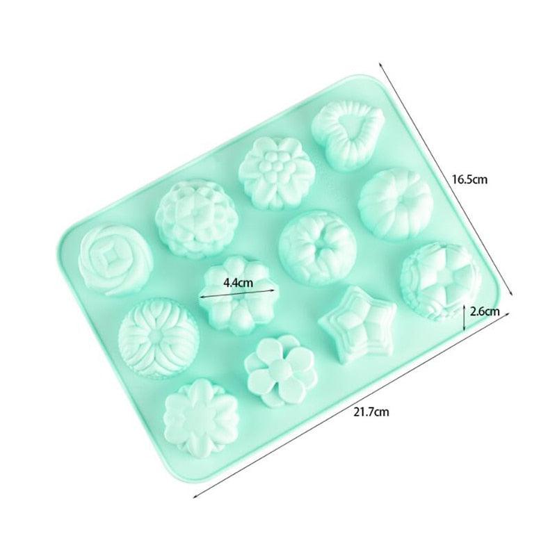 12 Emoticons Ice Mould Silicone Baking Mold Cake Candy Chocolate Sugar Ice Pastry Food Mold Funny Multifunction Kitchen Bar Tool Silicone Emoji Molds Flexible Molds Kitchen Accessories