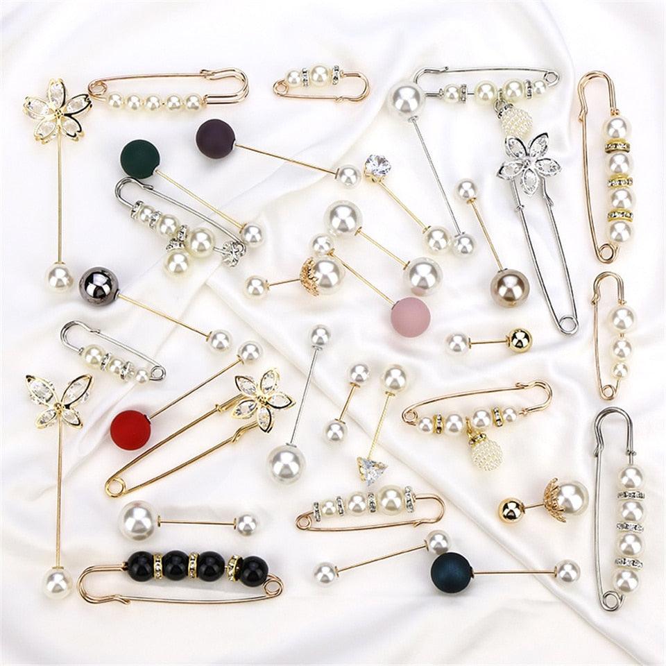 1pcs Fashion Pearl Fixed Strap Charm Safety Pin Sweater Cardigan Clip Brooches Rhinestone Metal Jewelry Sweater Shawl Clips Faux Crystal and Pearl Pins for Fixing on Sweaters