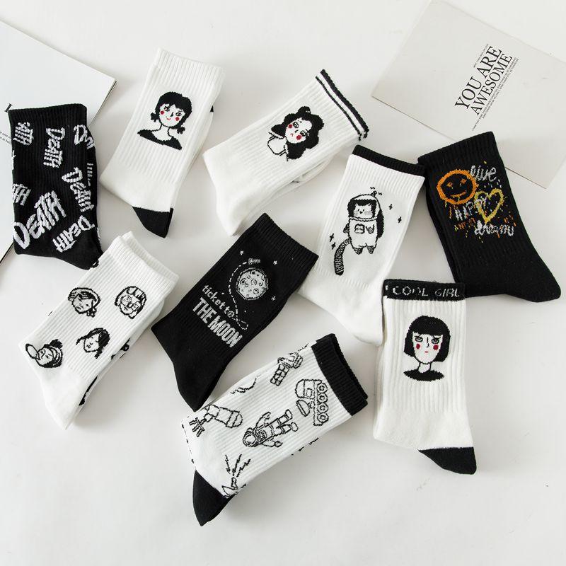 New Autumn Black and White Sports Women Socks Combed Out Of Pure Cotton Cute Winter Socks Kawaii Cute Warm Thick Socks For Men And Women