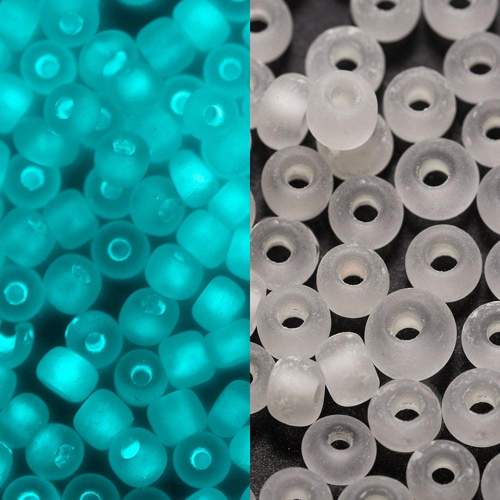 600pcs 3mm Luminous Glass Seed Beads Glow In The Dark Loose Spacer Beads for Jewelry Marking Necklace Bracelet Accessories Frosted Transparent Glass Rice Beads Handmade Beaded Jewelry Accessories