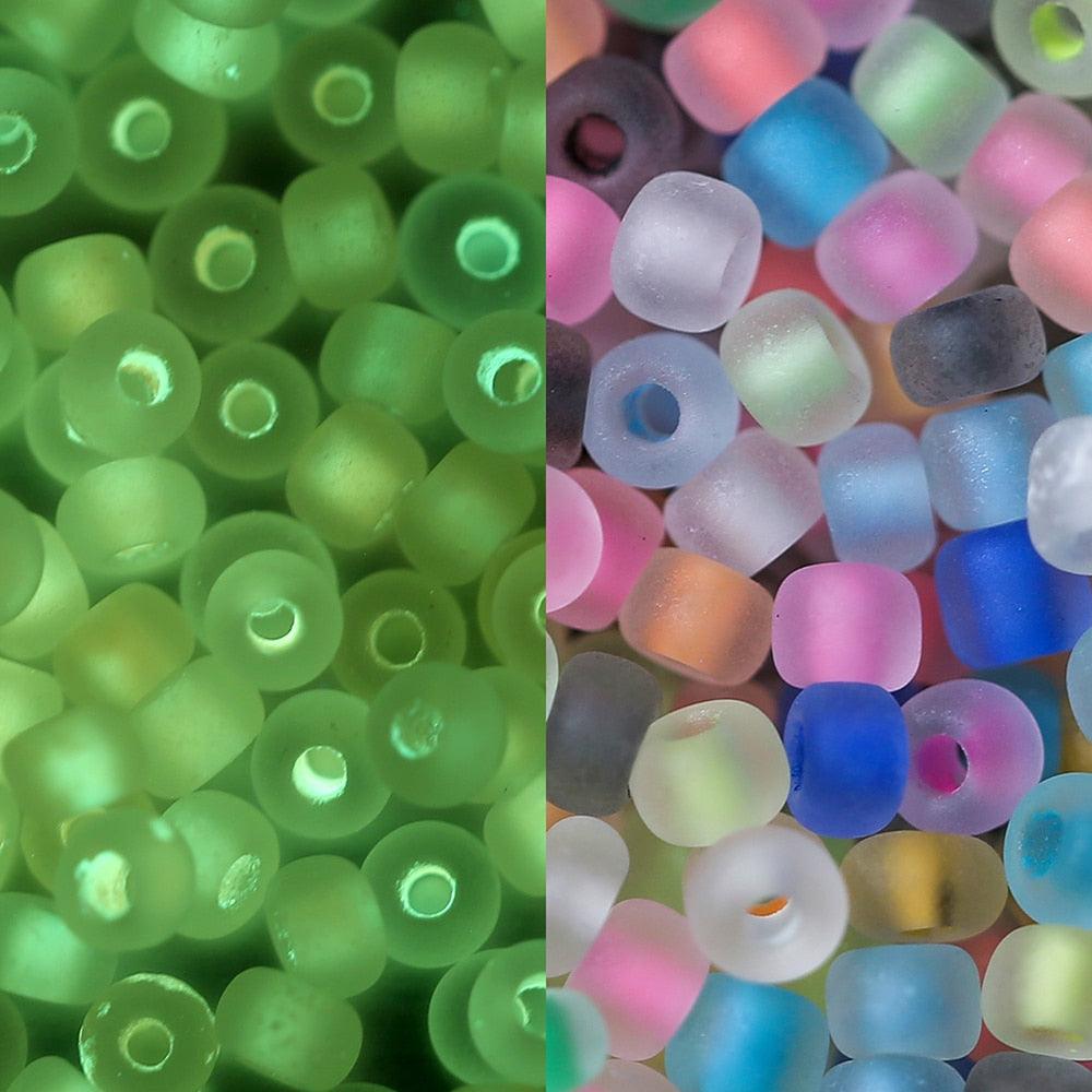 600pcs 3mm Luminous Glass Seed Beads Glow In The Dark Loose Spacer Beads for Jewelry Marking Necklace Bracelet Accessories Frosted Transparent Glass Rice Beads Handmade Beaded Jewelry Accessories