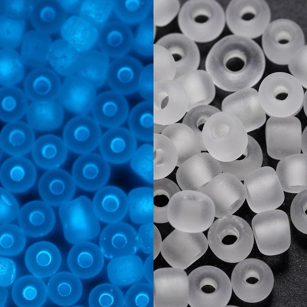 600pcs 3mm Luminous Glass Seed Beads Glow In The Dark Loose Spacer Beads for Jewelry Marking Necklace Bracelet Accessories Frosted Transparent Glass Rice Beads Handmade Beaded Jewelry Accessories