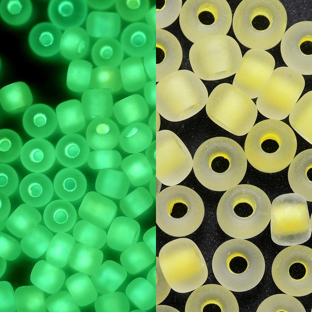 600pcs 3mm Luminous Glass Seed Beads Glow In The Dark Loose Spacer Beads for Jewelry Marking Necklace Bracelet Accessories Frosted Transparent Glass Rice Beads Handmade Beaded Jewelry Accessories