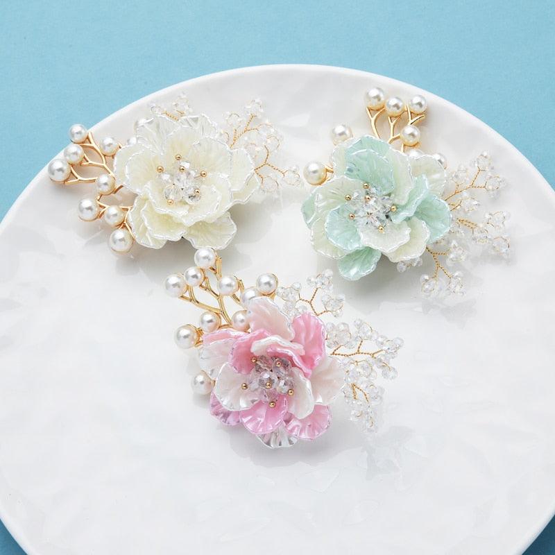 Handmade Crystal Flower Brooches For Women 3-color Pearl New Beautiful Flower Vintage Inspired Multicolored Floral Crystal Flower Brooches Party Office Brooch Excellent Gifts For Your Wife Charming Women Brooch